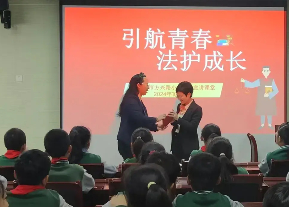 小学法制教育讲话稿，护航成长，法治相伴