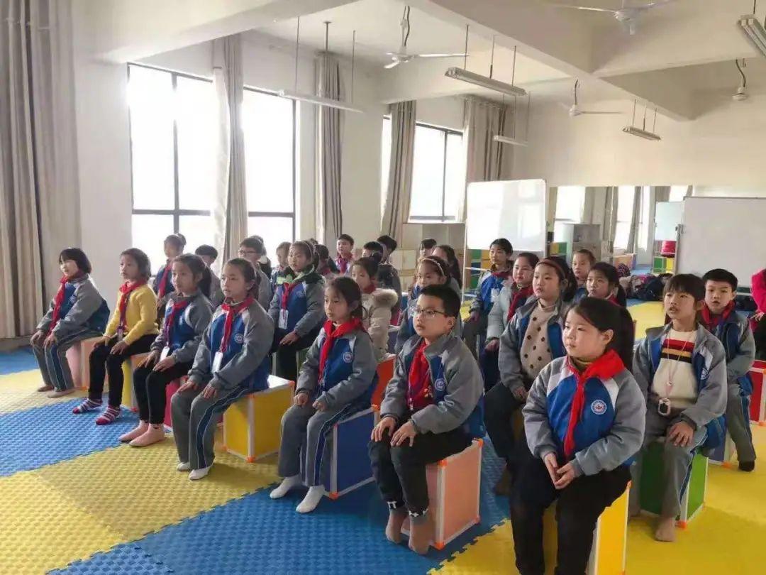 金色脚印背后的故事启示与感悟