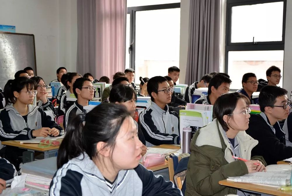 丰富多彩的校园生活作文