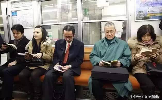 如何巧妙包书皮——保护书籍的必备技巧