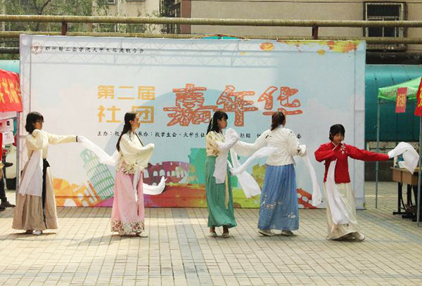 学校社团活动，活力四溢的校园文化生活