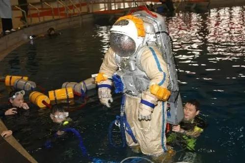神舟十四号航天员介绍，探索宇宙的英勇使者